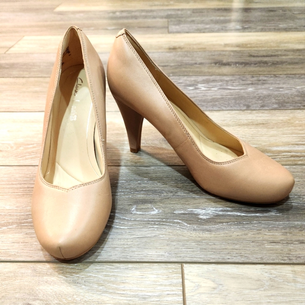Clark's nude cloudstepper heels